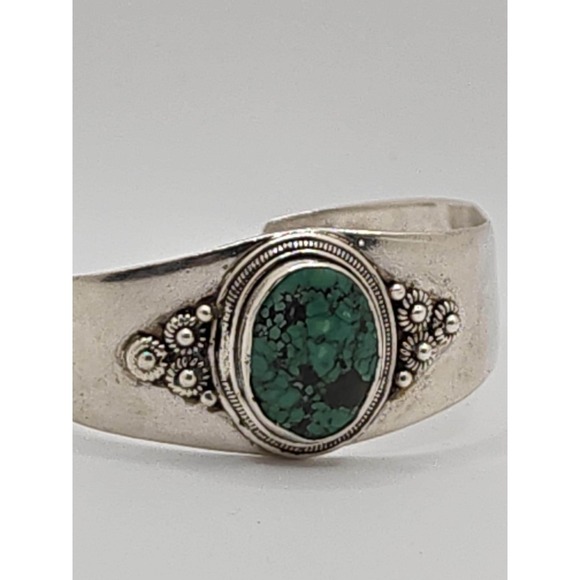 Vintage Navajo Native American sterling silver natural turquoise cuff bracelet